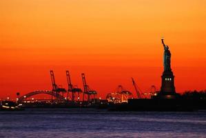 statua della libertà di new york city manhattan foto