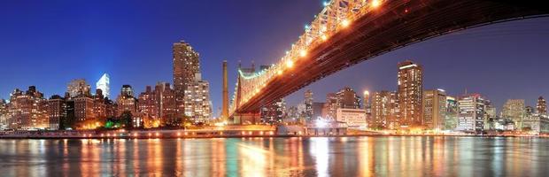 Queensboro Bridge e Manhattan foto