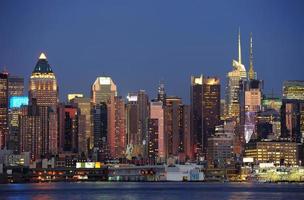 new york city manhattan midtown skyline al crepuscolo foto