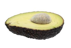 metà della frutta fresca dell'avocado isolata su fondo bianco foto