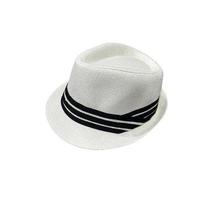 berretto per la moda isolato su uno sfondo bianco. cappello stile hipster vintage foto