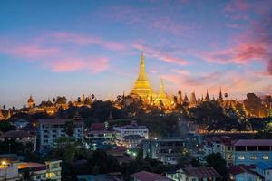 shwedagon pagoda nella città di yangon, myanmar foto