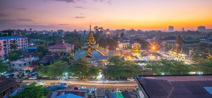 vista del centro cittadino di yangon, myanmar foto