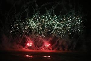 una vista di uno spettacolo pirotecnico sul faggio da diporto di Blackpool foto