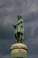 l'emblematica statua di vincengetorige da alesia, borgogna francia foto