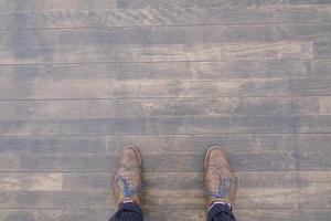 concetto di scelta e spazio di copia - scarpe sul pavimento foto