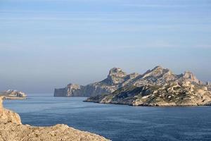 paesaggio costiero fuori marsiglia, francia foto