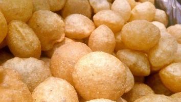 pani puri, golgappe, chat item, snack indiani foto