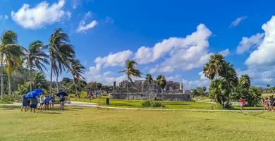 tulum quintana roo messico 2022 antiche rovine di tulum sito maya tempio piramidi manufatti paesaggio marino messico. foto