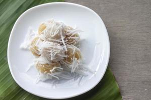 khanom tom kao è un dolce tradizionale tailandese di dolci bolliti. foto