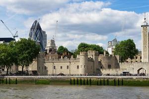 Londra, Regno Unito, 2014. Vista della torre di Londra dal fiume Tamigi foto