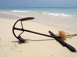 ancoraggio sulla spiaggia. foto