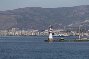 faro nel golfo di izmir, in turchia foto