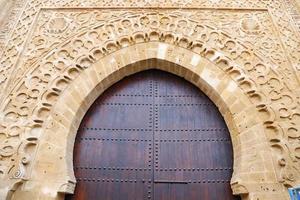 porta della kasbah degli udaya a rabat, marocco foto