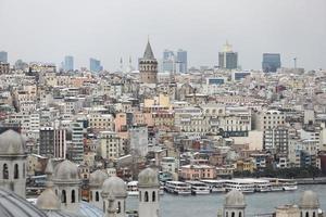 tetti dei bagni di suleymaniye e distretto di galata a istanbul, turchia foto