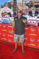 anaheim, 13 giugno - larry the cable guy, alias dan whitney, arriva all'inaugurazione della terra delle automobili all'avventura in california il 13 giugno 2012 ad anaheim, ca foto