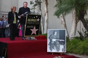 los angeles, 7 settembre - maria elena holly, gary busey alla cerimonia del buddy holly walk of fame all'hollywood walk of fame il 7 settembre 2011 a los angeles, ca foto