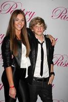 los angeles, 19 gennaio - jazmin feldman, cody simpson arriva alla festa del quattordicesimo compleanno di cody simpson al pacific park al molo di santa monica il 19 gennaio 2011 a santa monica, ca foto