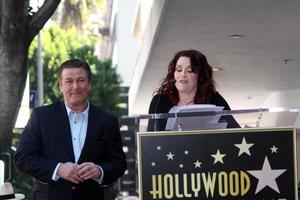 los angeles 14 febbraio - alec baldwin, megan mullally alla cerimonia della stella Walk of fame per alec baldwin al ristorante beso il 14 febbraio 2011 a los angeles, ca foto