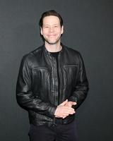 los angeles 9 marzo - ike barinholtz alla premiere di caccia all'arclight hollywood il 9 marzo 2020 a los angeles, ca foto