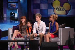 los angeles, 21 agosto - bella thorne, davis cleveland, kenton duty, caroline sole al d23 expo 2011 presso il centro congressi di anaheim il 21 agosto 2011 ad anaheim, ca foto