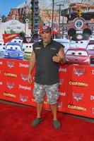 anaheim, 13 giugno - larry the cable guy, alias dan whitney, arriva all'inaugurazione della terra delle automobili all'avventura in california il 13 giugno 2012 ad anaheim, ca foto