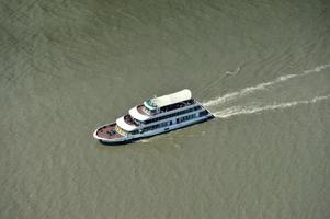 barca in acqua foto