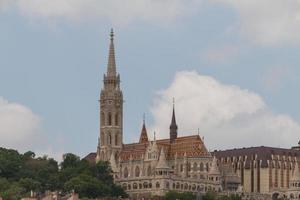 la chiesa di Mattia a budapest, in Ungheria foto