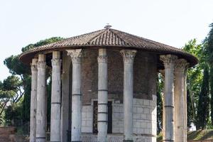 roma - tempio di vesta foto