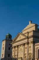 Varsavia, Polonia. chiesa neoclassica di sant'anna nel centro storico. patrimonio mondiale dell'unesco. foto