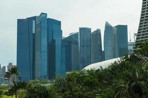 edifici nello skyline di singapore foto