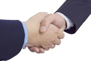 primo piano di due uomini d'affari si stringono la mano saldamente isolati su bianco. foto