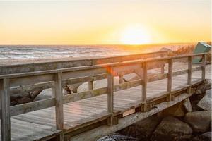 tramonto sulla spiaggia foto