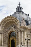 edificio storico a parigi francia foto