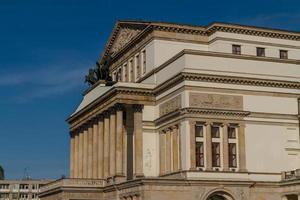 varsavia, polonia - teatro dell'opera nazionale e edificio del teatro nazionale foto