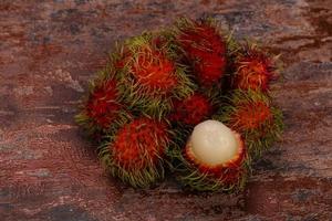 rambutan di frutta esotica dolce tropicale foto