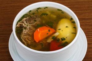 zuppa di manzo con verdure foto
