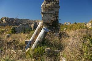 rovine a lato foto