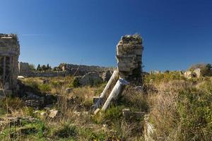 rovine a lato foto