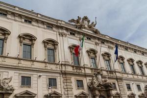 roma, palazzo consulta in piazza del quirinale. foto