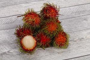 rambutan di frutta esotica dolce tropicale foto