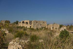 rovine a lato foto