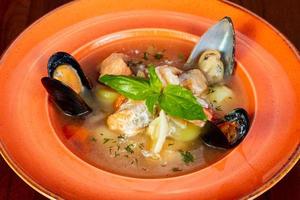 zuppa di mare al basilico foto