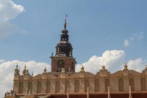 edificio sukiennice a cracovia, polonia foto