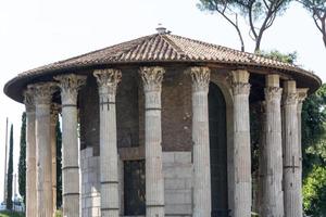 roma - tempio di vesta foto
