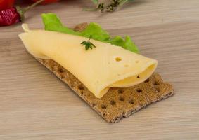 pane croccante con formaggio foto