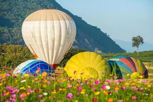 il festival dei palloncini nel parco di singha nella provincia di chiang rai in tailandia. foto