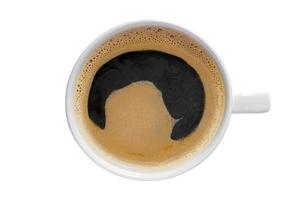 una tazza di caffè nero vista dall'alto isolata su sfondo bianco e percorso di ritaglio foto