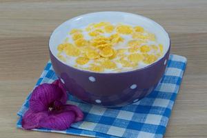 colazione con cornflakes foto