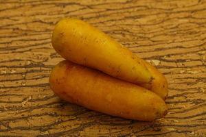 cibo naturale - carota gialla cruda foto